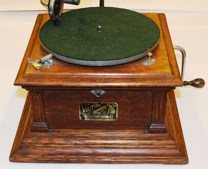 Victrola, Oak Cabinet