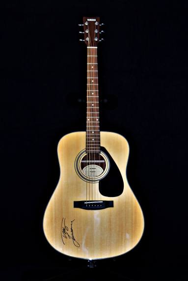 Guitar, Autographed - Tracy Lawrence