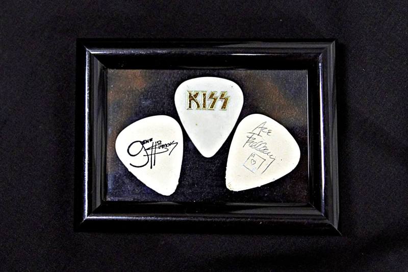 Pick, Guitar - KISS located in the center.