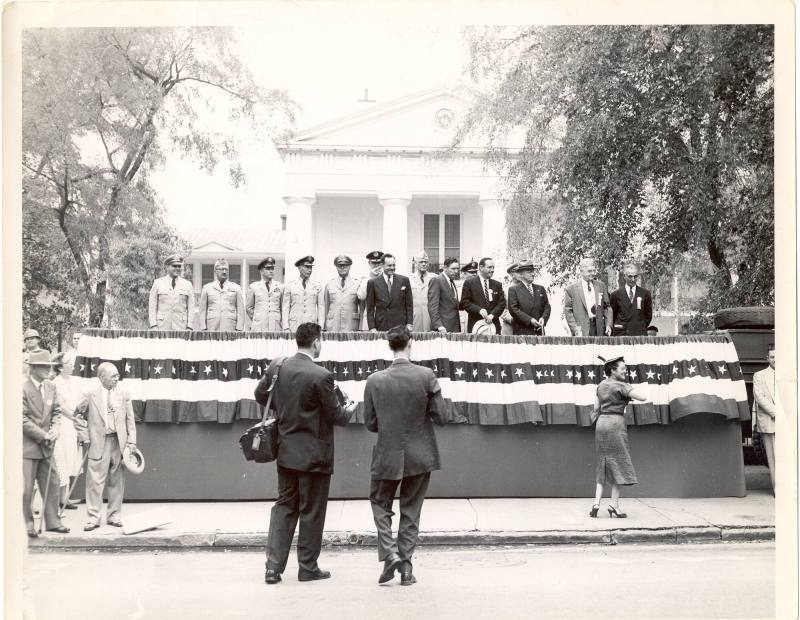 photo of Truman in front of Old State House