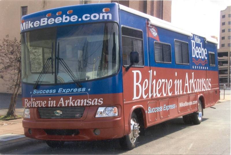 photo of Gov. Beebe's campaign bus