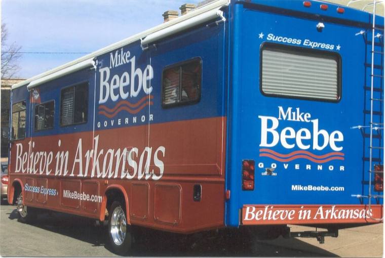 photo of Gov. Beebe's campaign bus