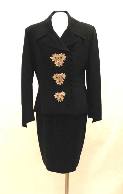 Karl Lagerfeld skirt suit worn by First Lady Betty Tucker.