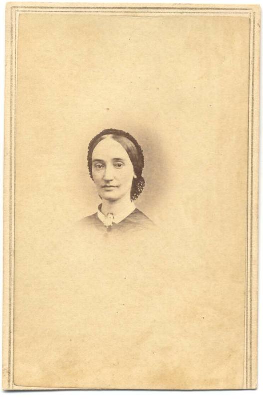 Carte-de-vista of woman