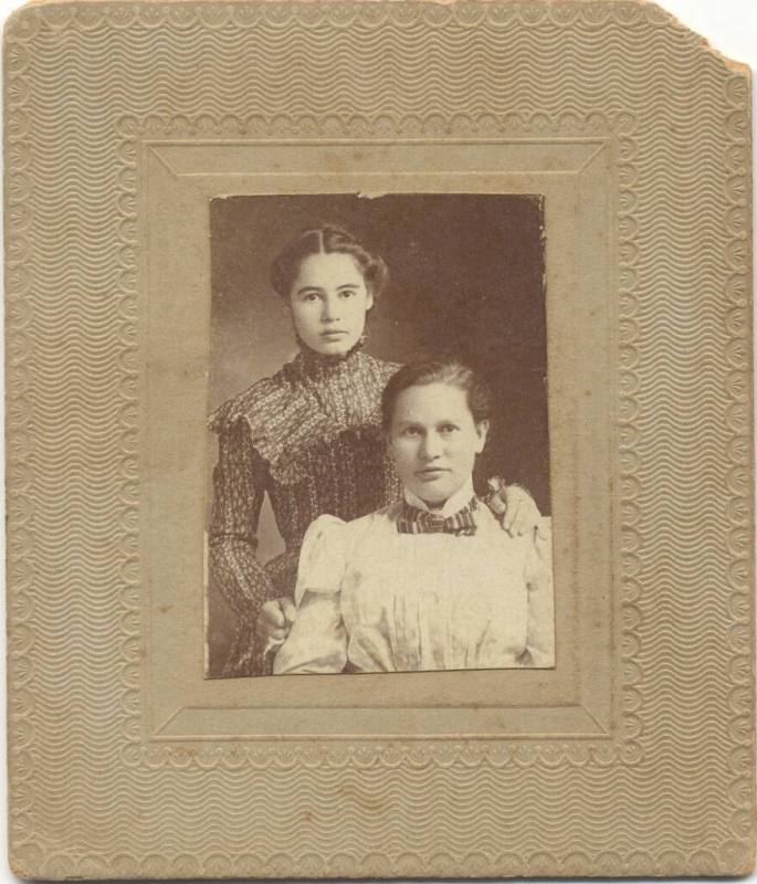 Photograph of Josephine and Anna Frenny of Walnut Ridge