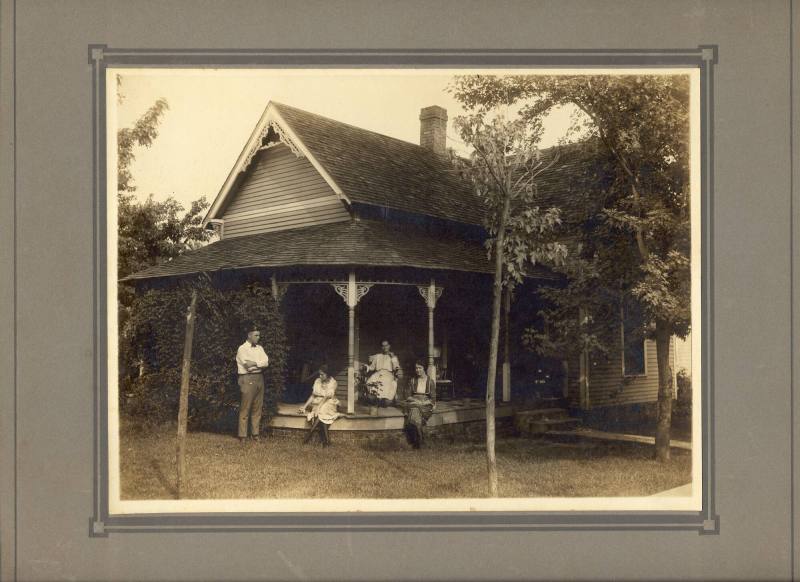 Photo of King Family in their Illinois Home