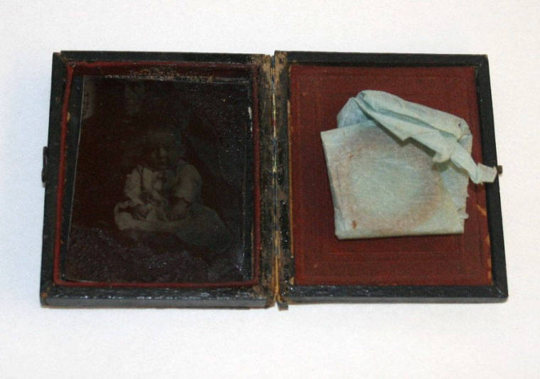 Daguerreotype, Broach baby