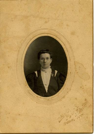 Photograph, Cabinet Card - Mrs. H.T. Bradford