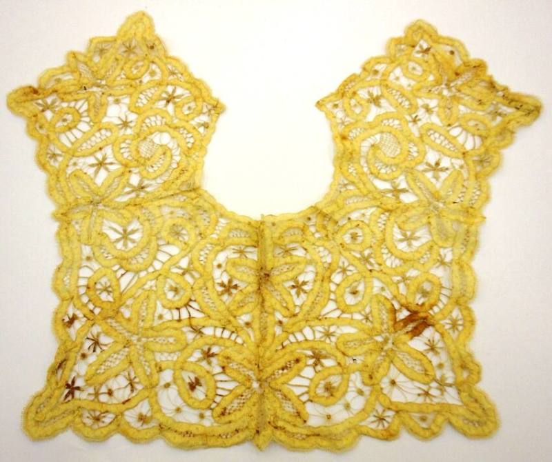 Lace collar