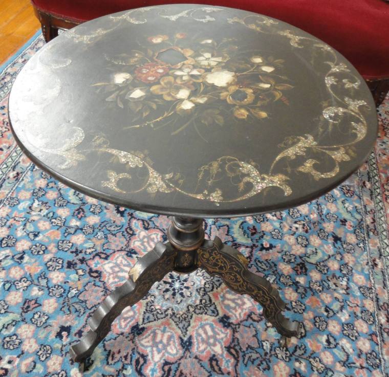 Table, Tilt-Top