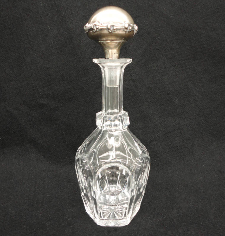 Decanter with stopper, Cut glass