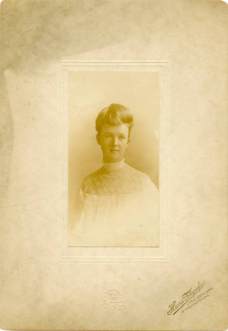 Photograph, Cabinet Card - Bessie Davis