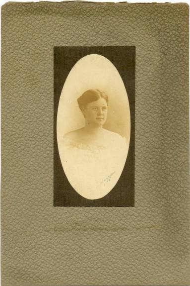 Photograph, Cabinet Card - Lynah Davis