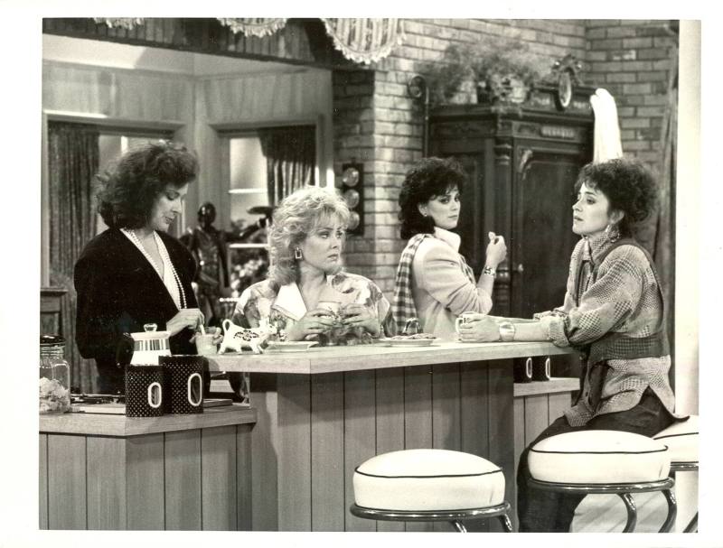 Photograph, Desiging Women cast