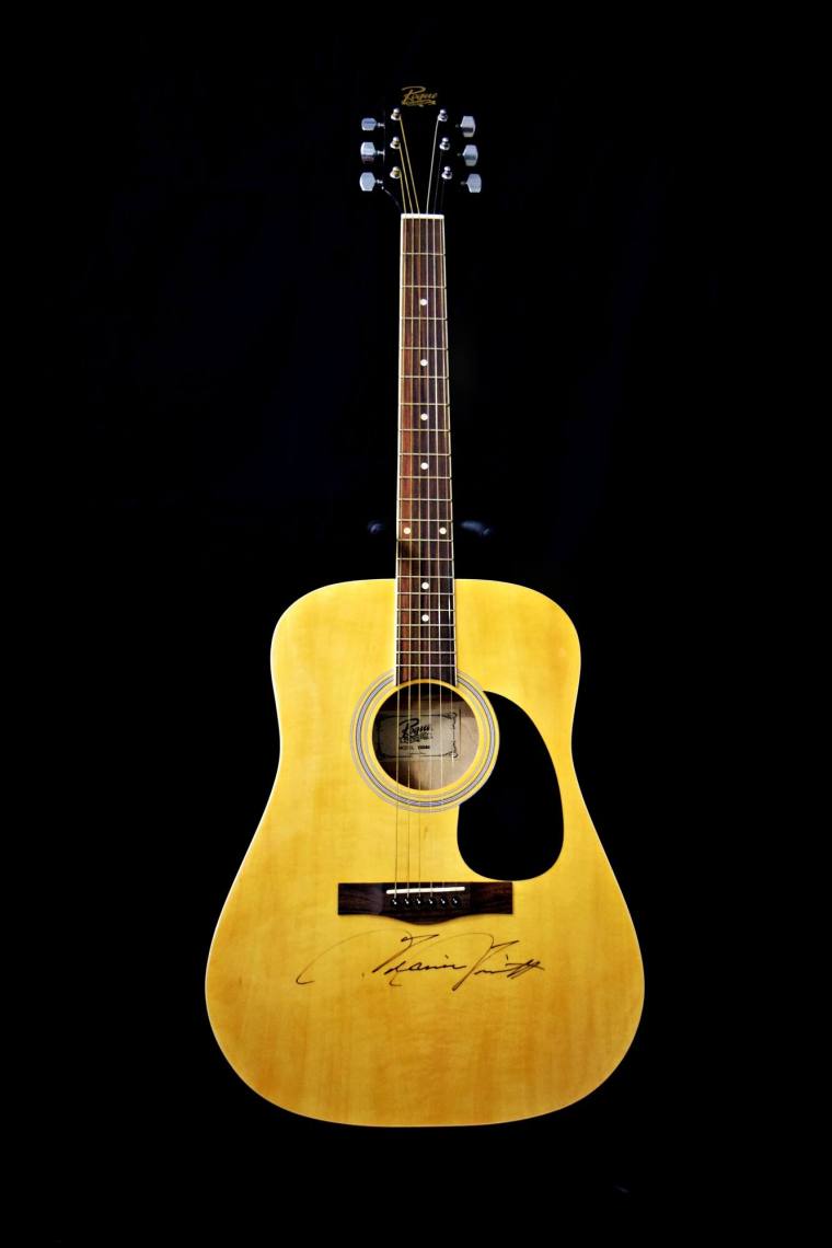 Guitar, Autographed - Travis Tritt