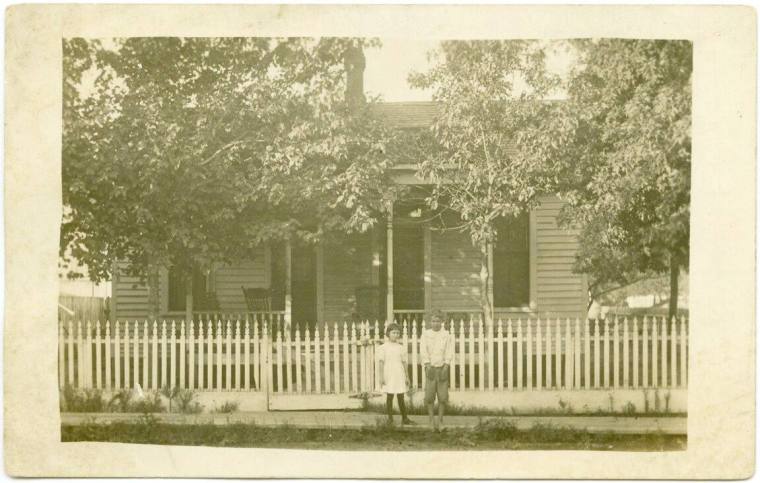 AR Postcard - house in Walnut Ridge