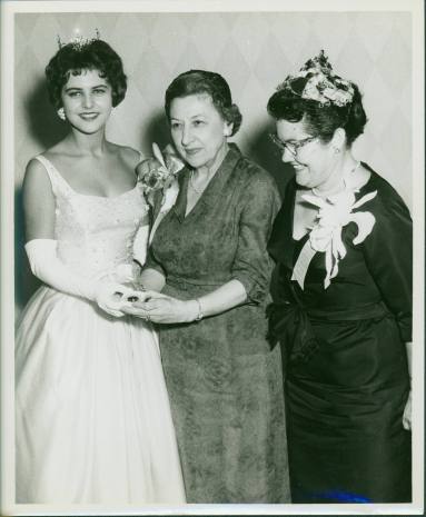 Altus Faubus w/ First Lady of Virginia, Mrs. Almond, &  Miss AR