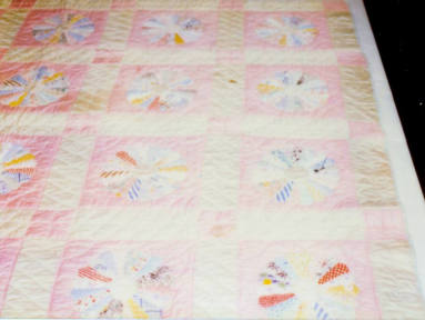 Dresden plate pattern, handmade cotton quilt.